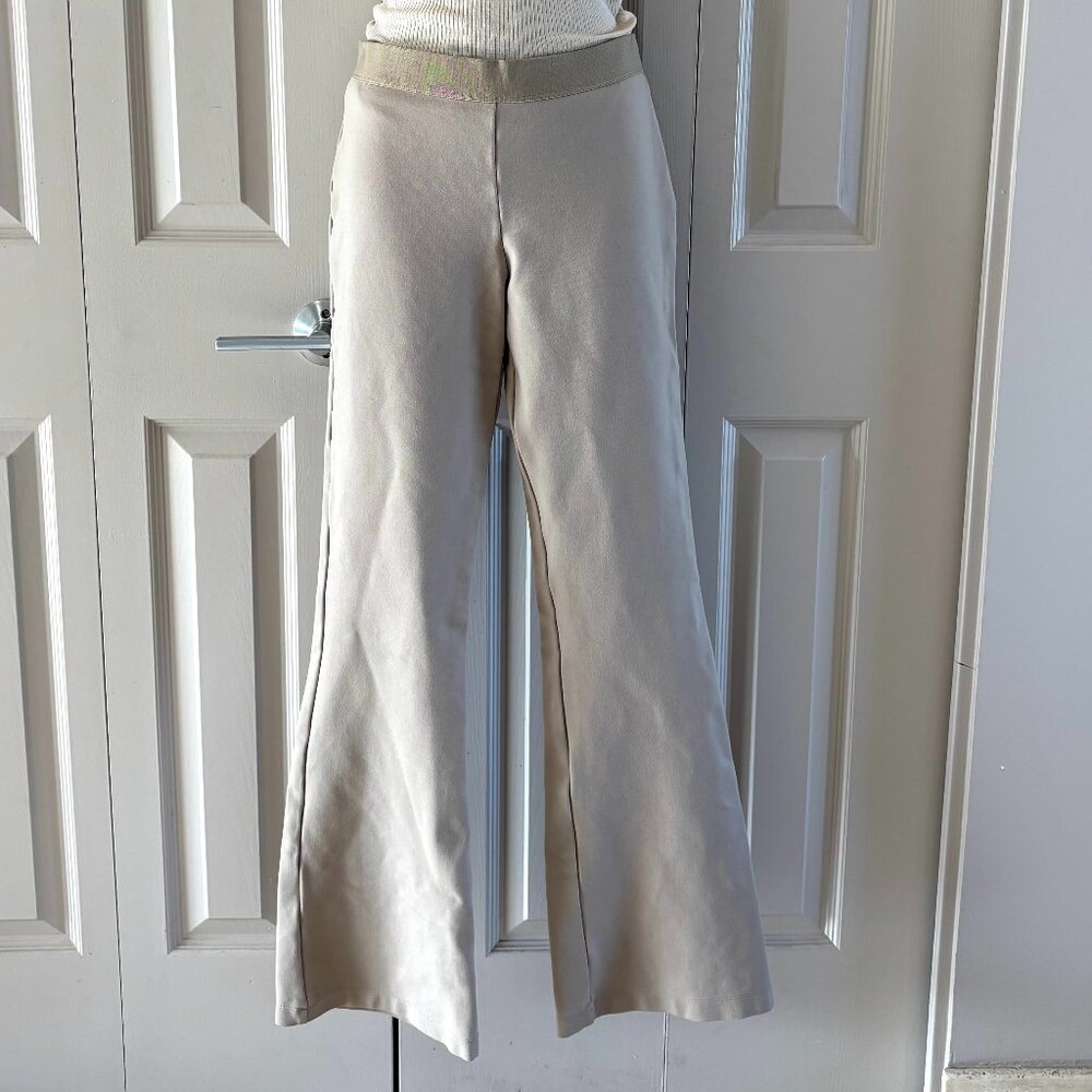 BCBG Max Azria High-Waisted Flare Pants in Cream. Small